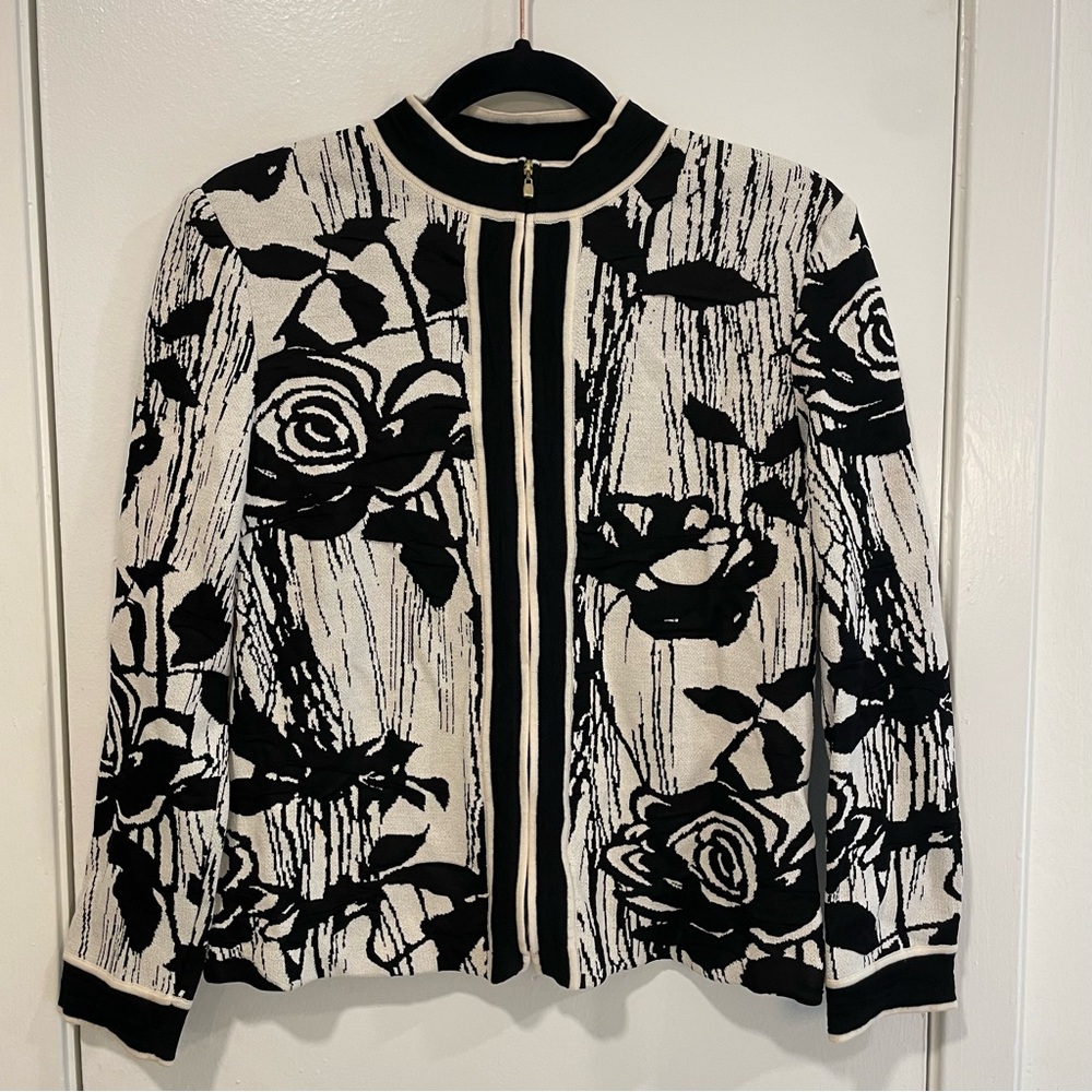 Vintage St.John Classic Zip-Sweater